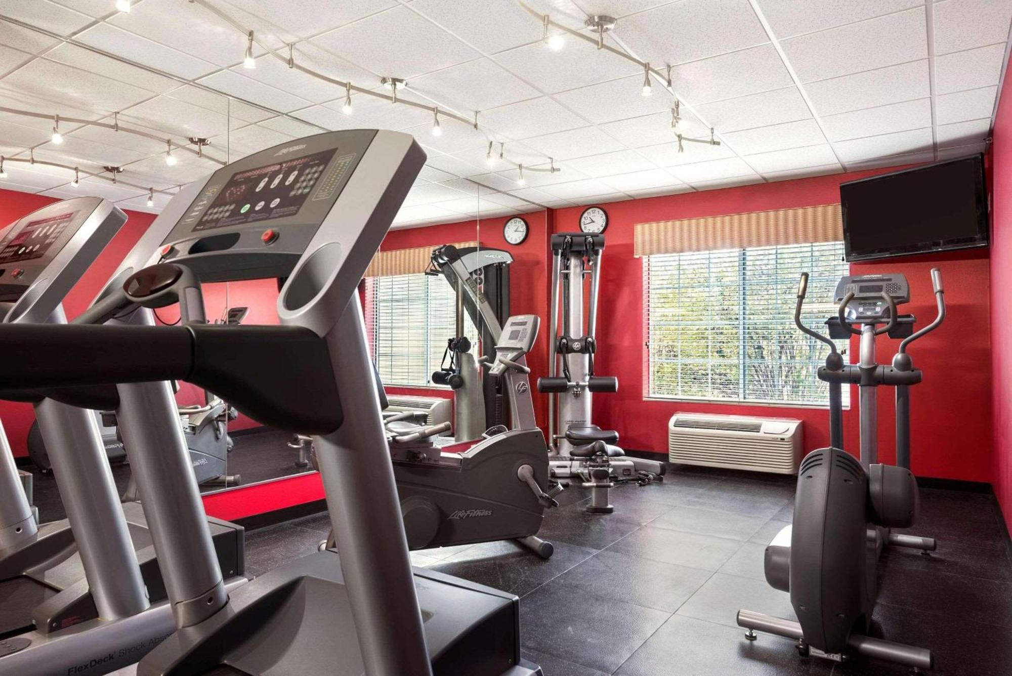 Country Inn & Suites By Radisson, Clinton, Ia Esterno foto